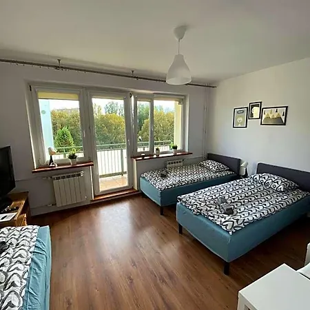 Bora-komorowskiego Hostel *