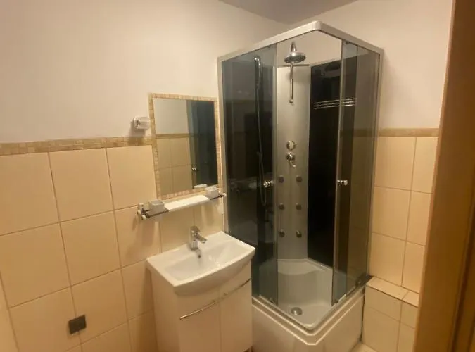 Bora-komorowskiego Hostel